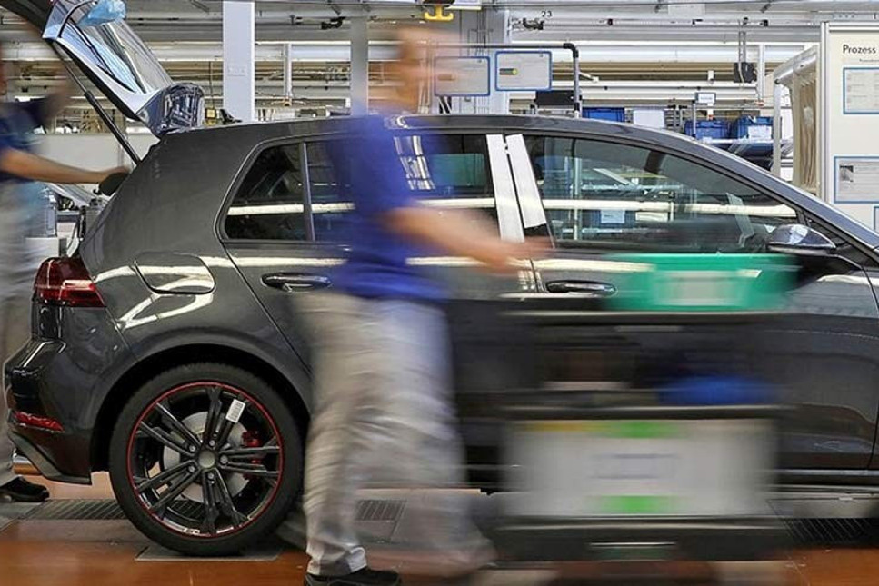 'Volkswagen 30 bin çalışanın işine son verecek'